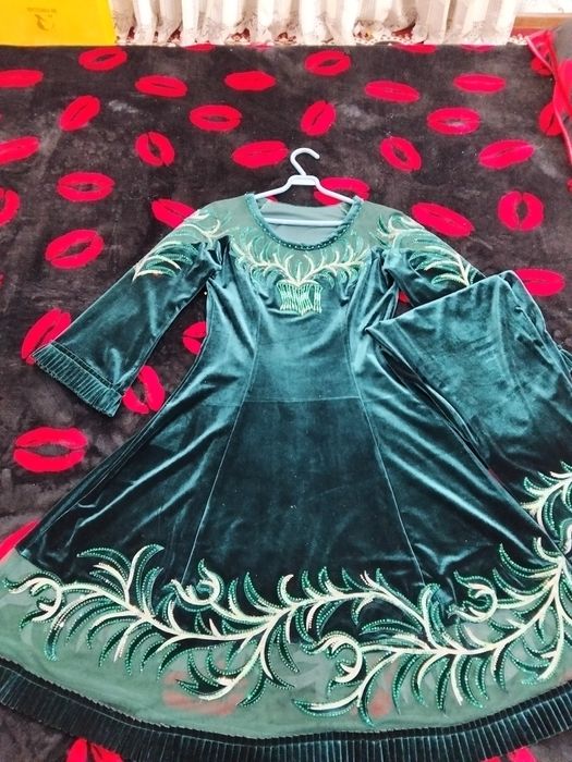 Yangi kelin ko'ylak qo'lda tikilgan