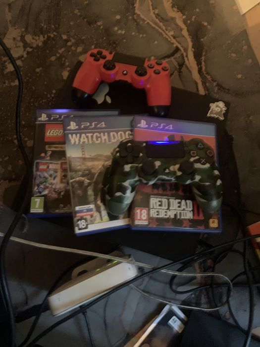 Ps 4 с игрыми и двумя джостиками