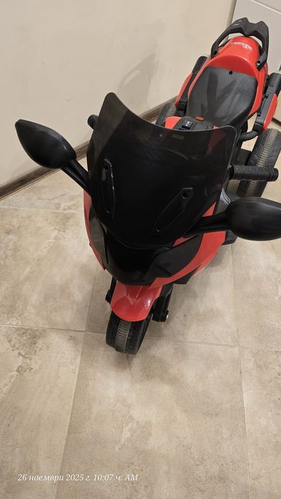 Продавам акумулаторно моторче