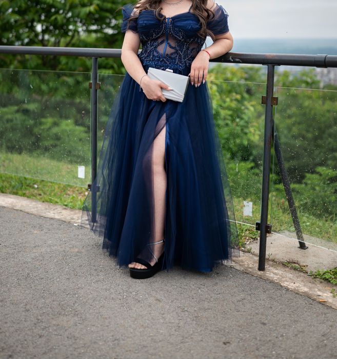 Абитуриентска  рокля тъмносиня