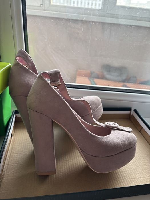 Продам туфли замшевые