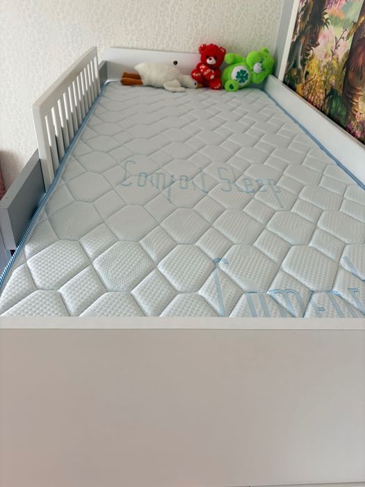 Детско легло със бюро