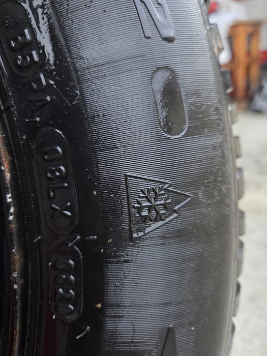 Jante echipate cu cauciucuri de iarna. 205.65.15