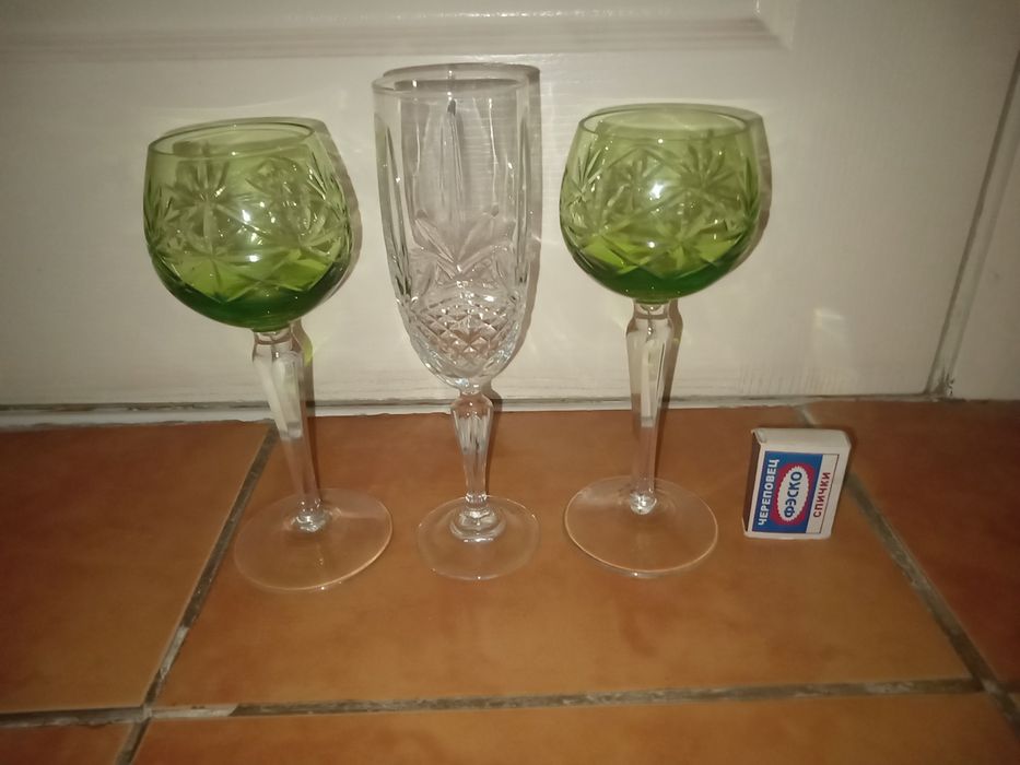 Хрустальные вазы и фужеры