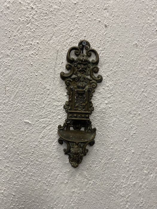 Стенна поставка за кибрит от масивен месинг