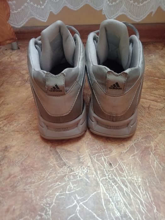 Кроссовки Адидас