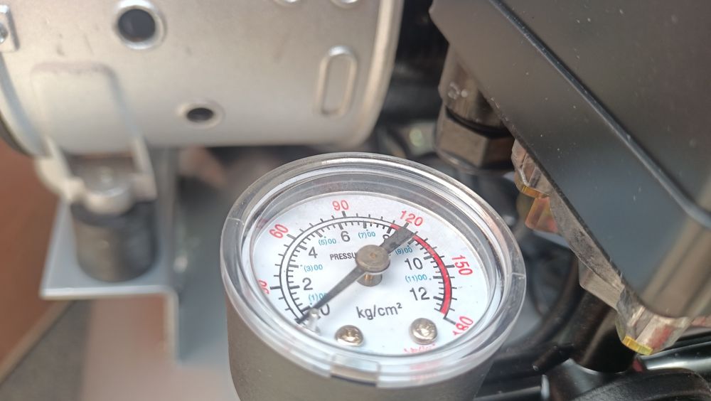 Компрессор. Безмасляный компрессор. Безумный компрессор. Компрессор.