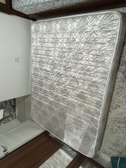 Продам матрас размер 2м 1.60