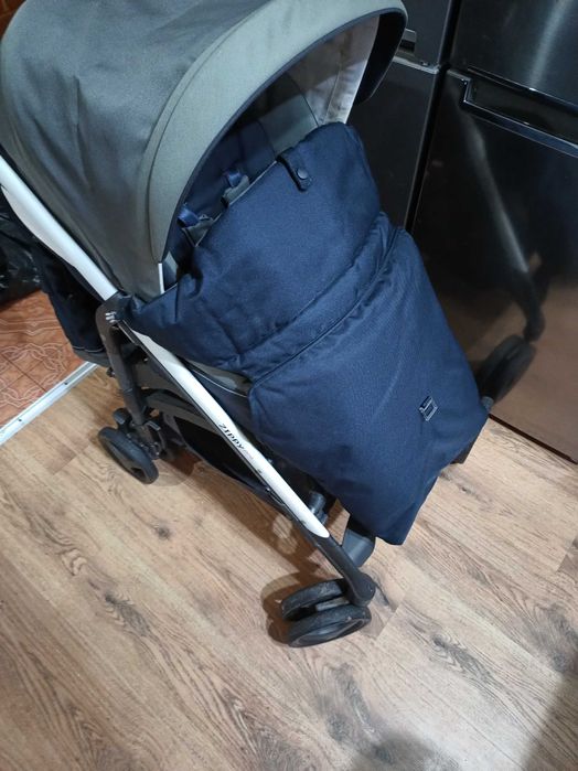 Cărucior de maximă calitate cu toate accesoriile pentru noua mămică!