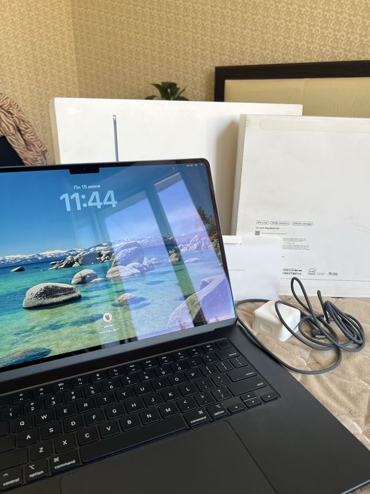 Срочно 10 циклов MacBook Air 15 M4 16/256 gb