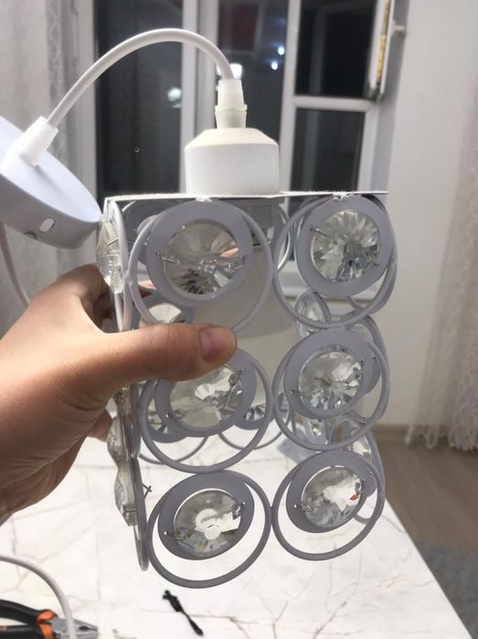 Продам    люстру