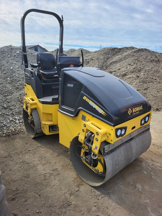 Închiriez cilindru compactor