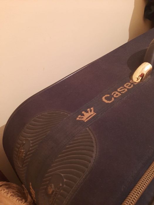 Продам чемодан