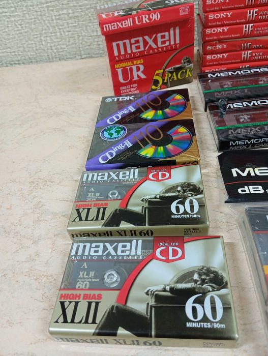 Продам аудио кассеты и видео кассеты для записи на видео камеру.