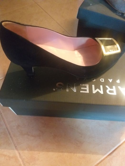 Vand rochie noua si pantofi in buna stare piele 39