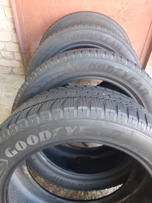 Продам шины 285/45/20 гудиер