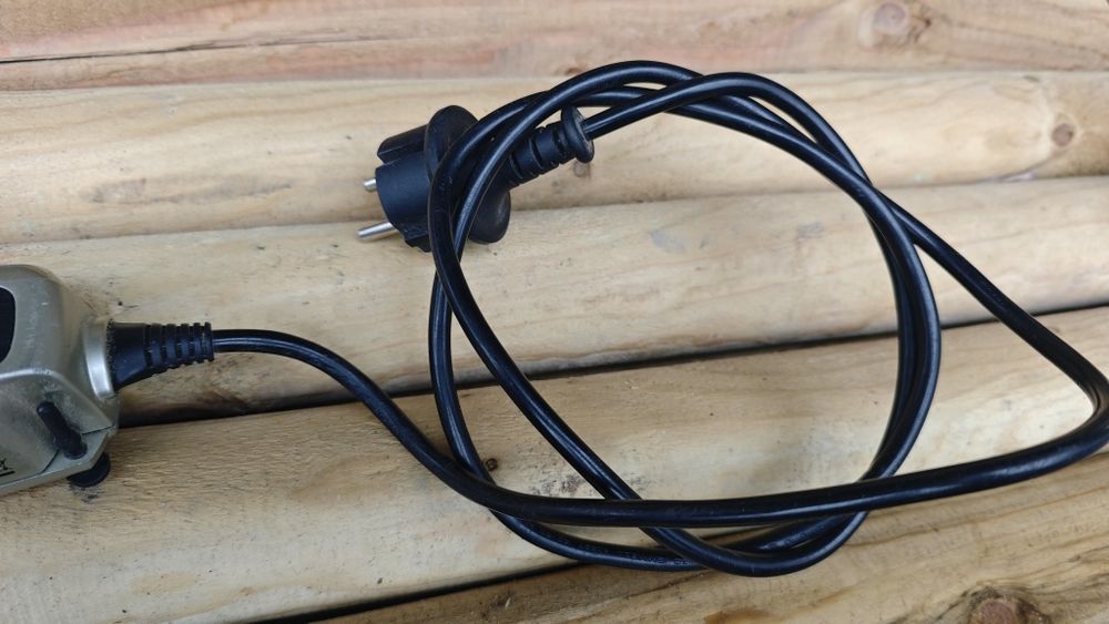 HUSQVARNA Зарядно устройство за акумулатори