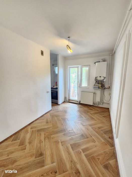 Vand apartament  2 camere decomandat zona Lunei 56mp