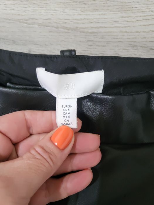 Vand pantaloni imitatie piele