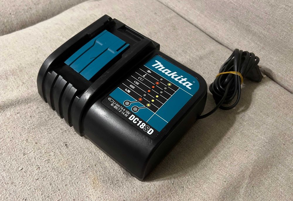 Incarcator Makita DC18SD 7.2V 18V original stare buna