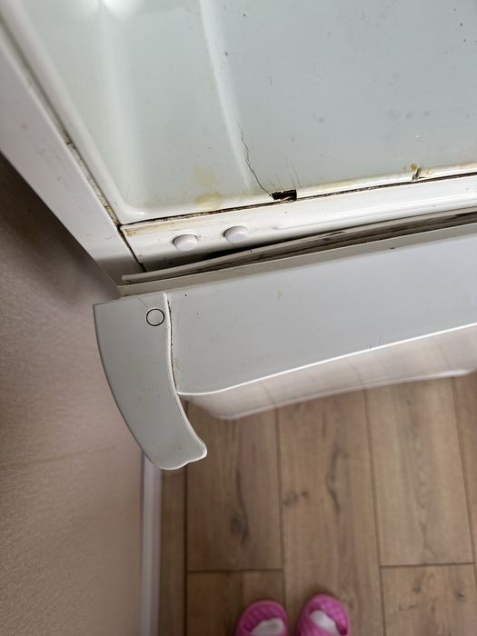 Продам Холодильник INDESIT