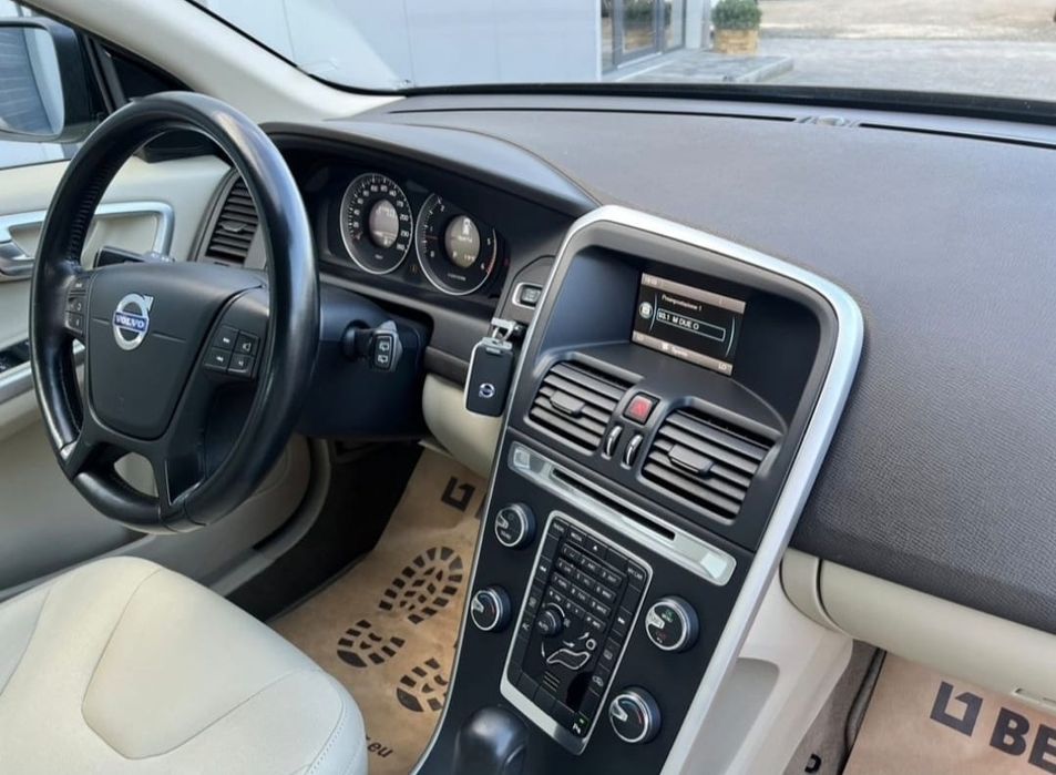 Volvo XC60  2.0  D3 5 cilindri  Diesel Automat 2011 163 CP