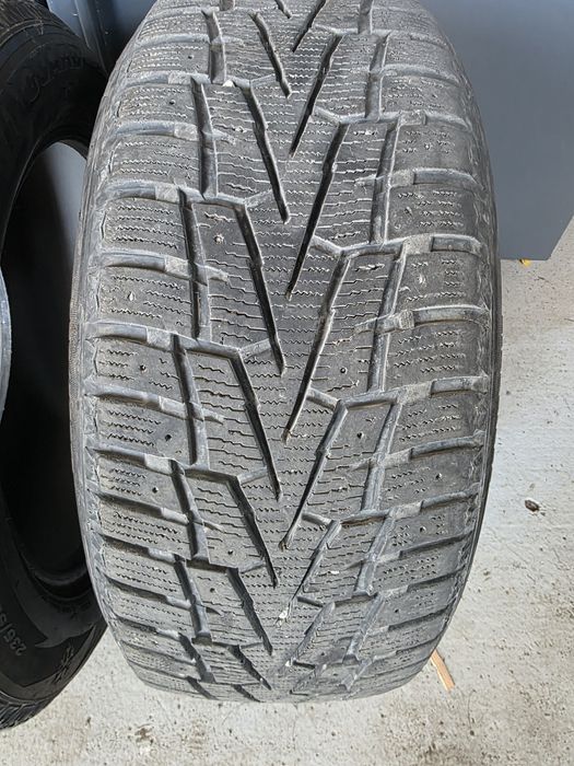 Шины зимние Roadstone 235/55/17