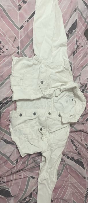 Geaca de blug alba (aproximativ noua )