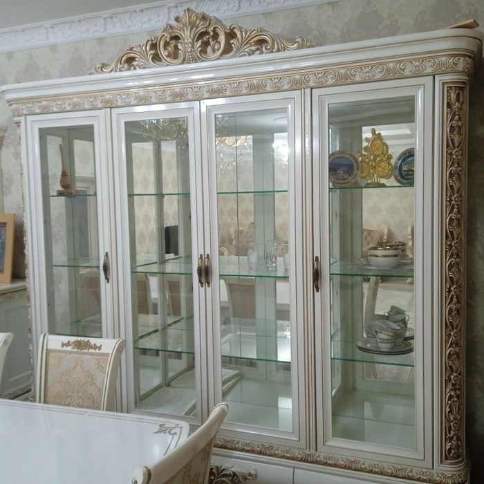 Продам сервант Алсу для гостиной