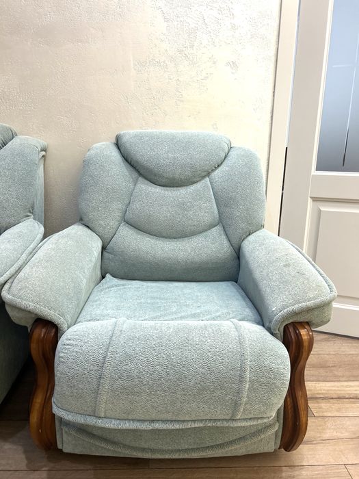 Продам диван с креслом