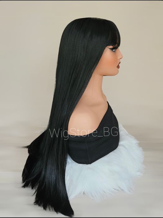 Черна права перука с бретон