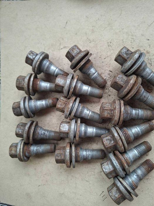 Пежо Ситроен оригинални 16 бр. Peugeot Citroen болтове за лети джанти