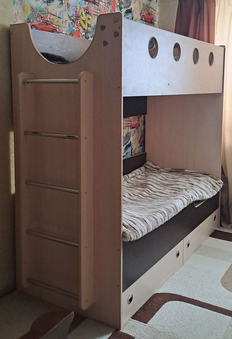 Двухъярусная кровать