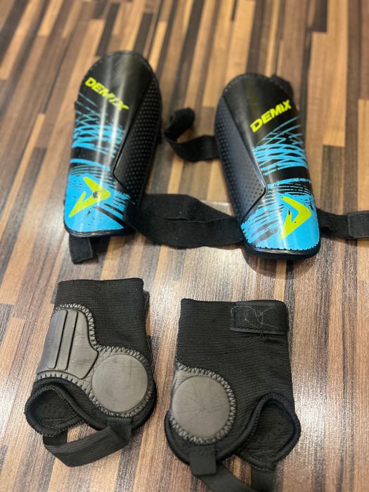 Щитки футбольные