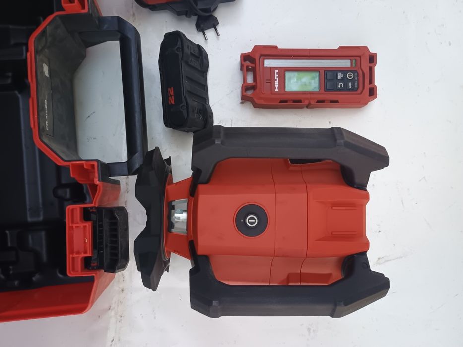 Laser panta canalizare hilti pr40 nuron. La cutie cu receptor, baterie și incarcator