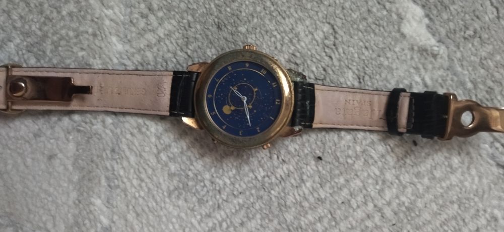 Часы наручные ..