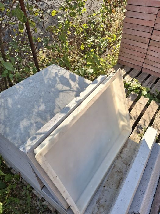 Продавам калъпи за бетонови изделия