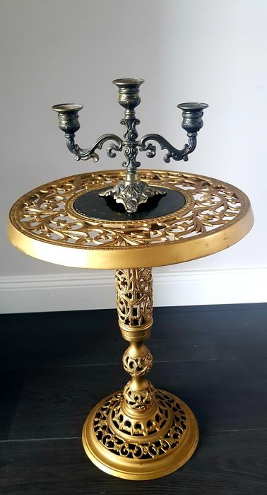 Măsuță veche  din bronz cu blat din marmură