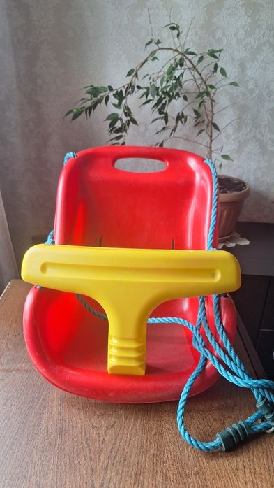 Детская качель подвесная