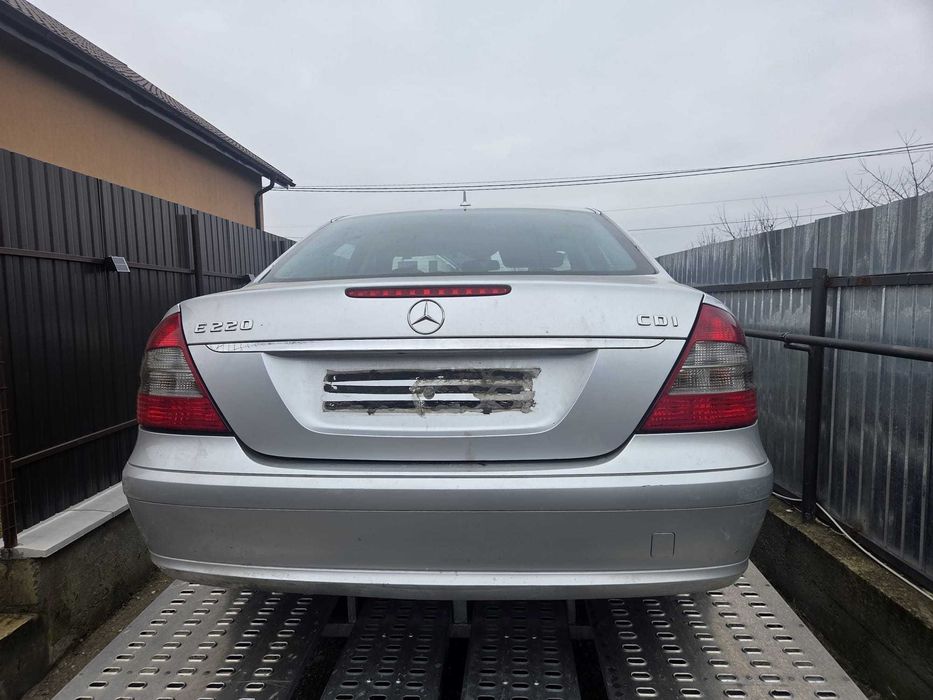 Dezmembrez Mercedes E class E220 W211 facelift/nonfacelift