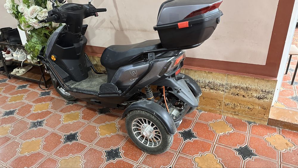 Электроскутер CAVALO 3 колеса, 60 км, пробег 1082 км