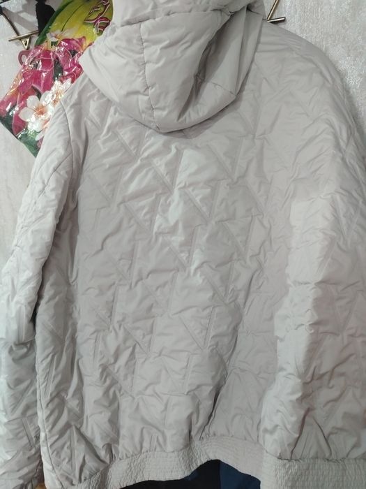 Куртки, пуховики, ветровки