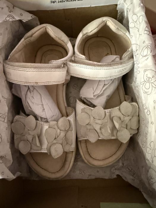 Продавам детски кожени сандали Lasocki 29