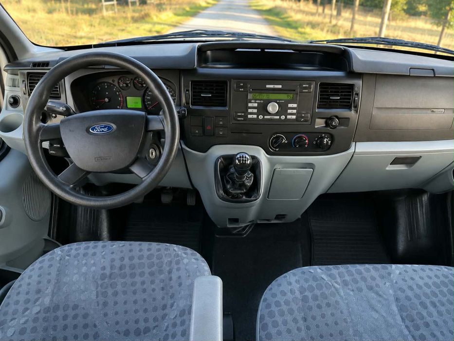 De vânzare Ford Transit  8+1 2013 cu Ac față și spate