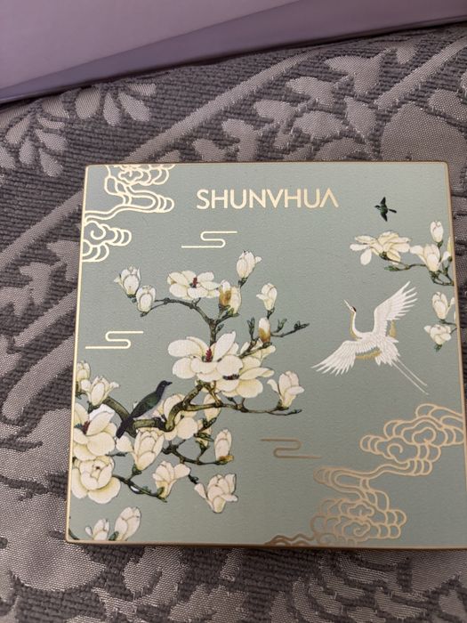 Тень разная цвета красивая