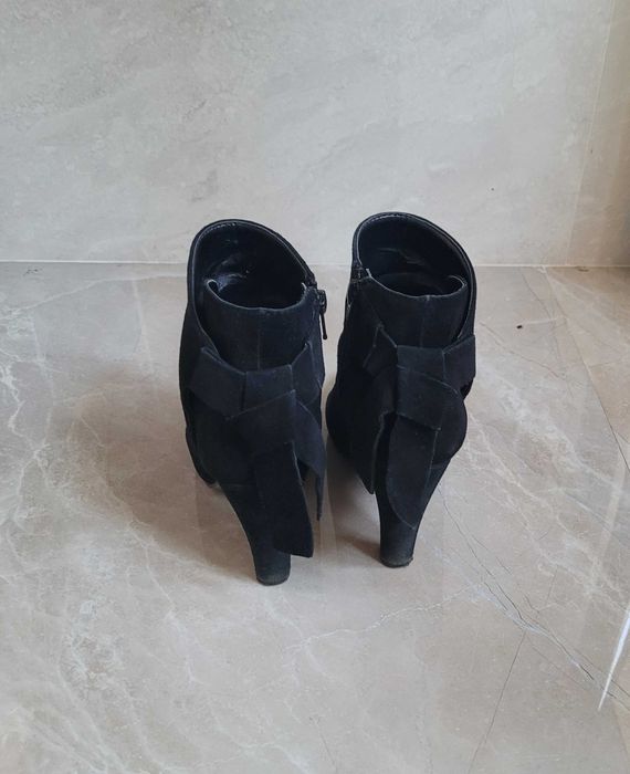 Vând botine din piele întoarsă 37 Aldo