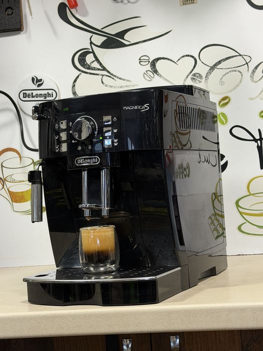 Кафемашина кафе автомат delonghi magnifica S с гаранция