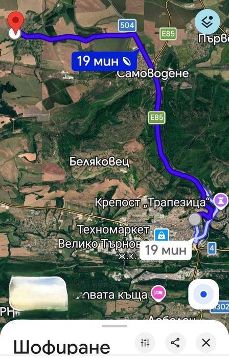 Две къщи с голям двор, стопанска постройка и самостоятелен геран в с. Хотница, обл. Велико Търново