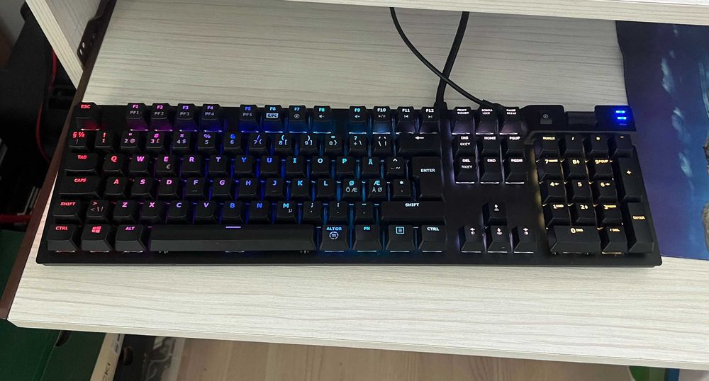 Tastatură mecanică Svive Oberon Speed RGB, switch-uri TTC