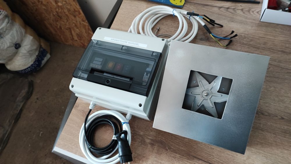 Afumătoare, ventilator, automatizare, generator de fum